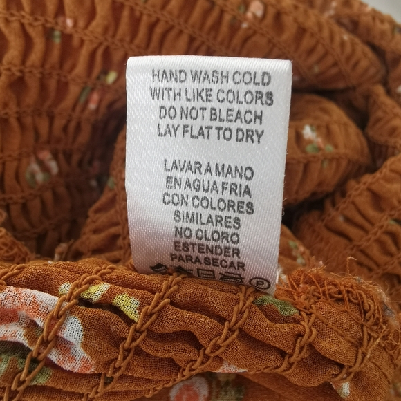 Heart Hips Smocked Blouse sz M - Picture 7 of 12